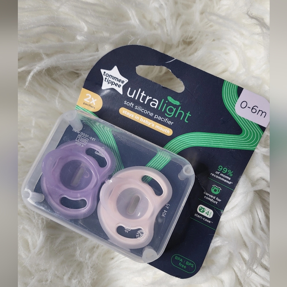 Tommee Tippee Ultra light pacifiers